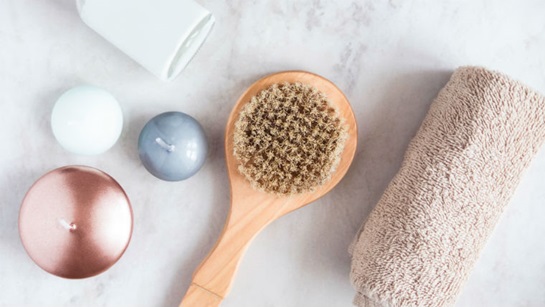 Dry brushing: será que a escovagem a seco funciona?