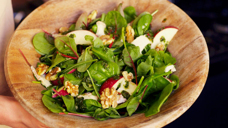salada-de-macas-nozes-e-camembert